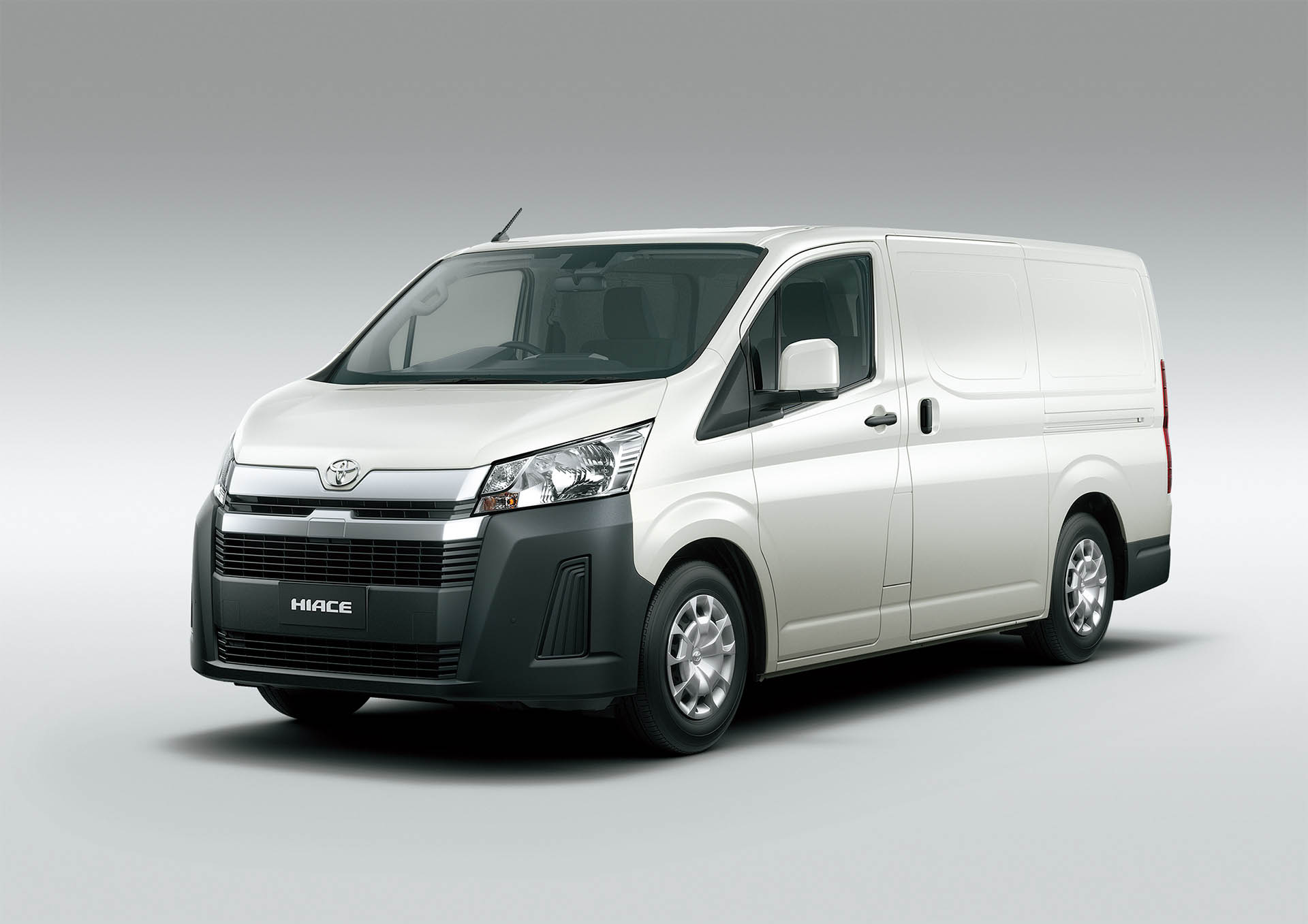 Toyota-Hiace-2020-17